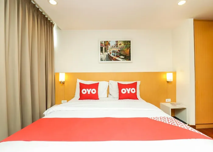 Отель Oyo 225 Premier Place 2*