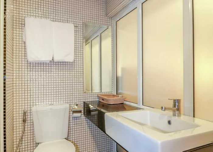 Oyo 225 Premier Place