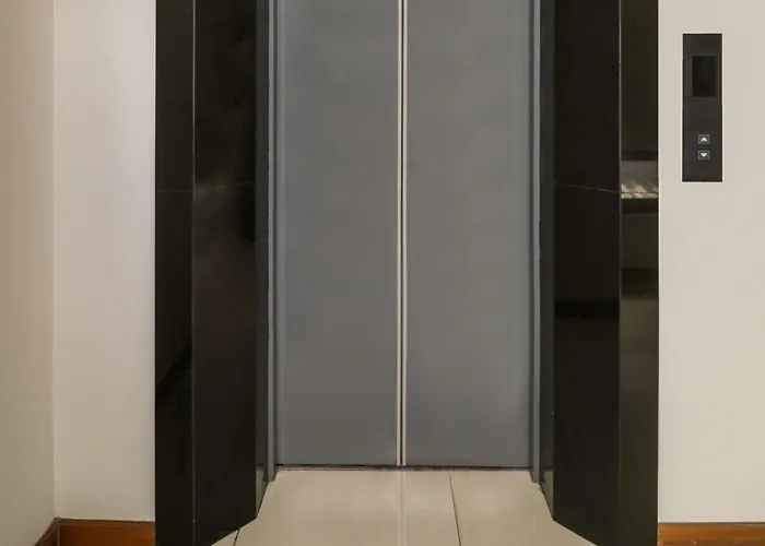 Oyo 225 Premier Place Отель