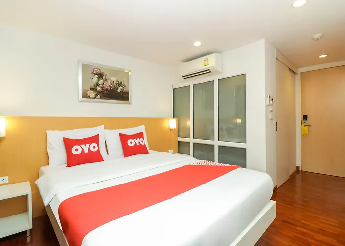 Oyo 225 Premier Place Отель Бангкок