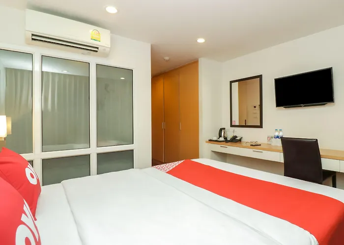 Отель Oyo 225 Premier Place 2*