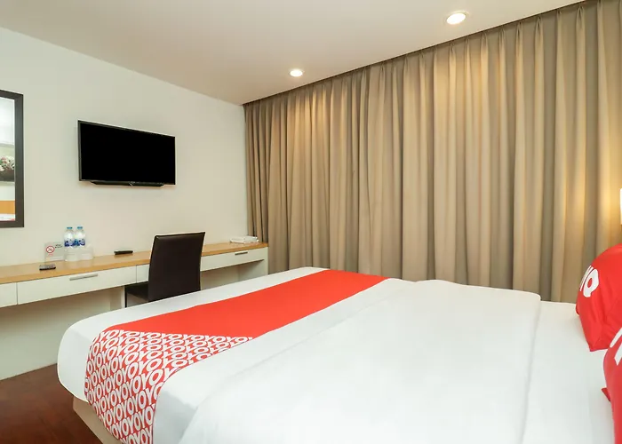 Oyo 225 Premier Place Отель Бангкок