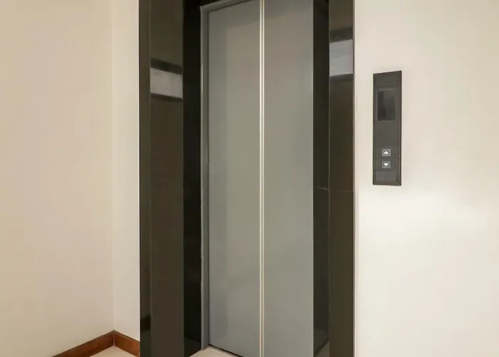 Oyo 225 Premier Place Отель 2*