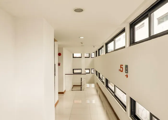 Oyo 225 Premier Place